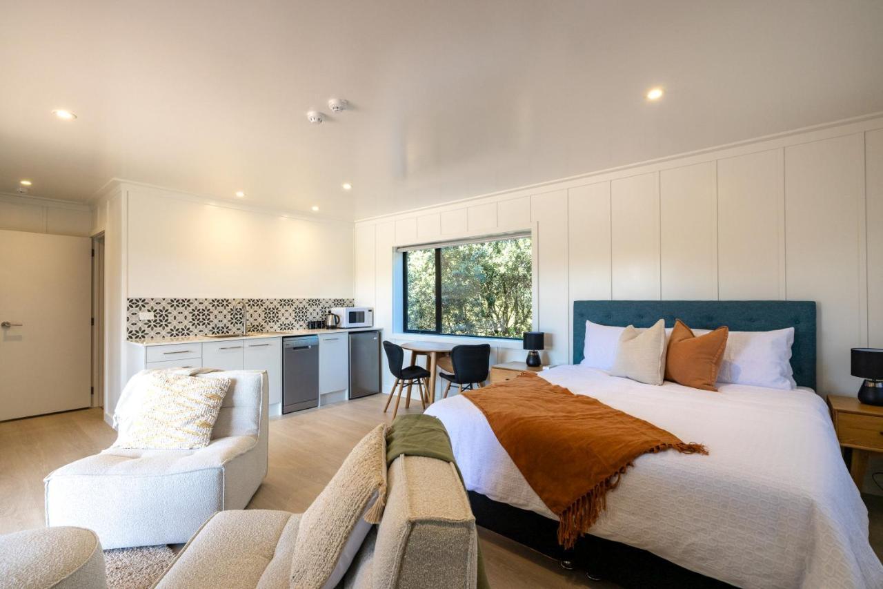 Onetangi Beach Stays Studio 2 - Coast & Country エクステリア 写真